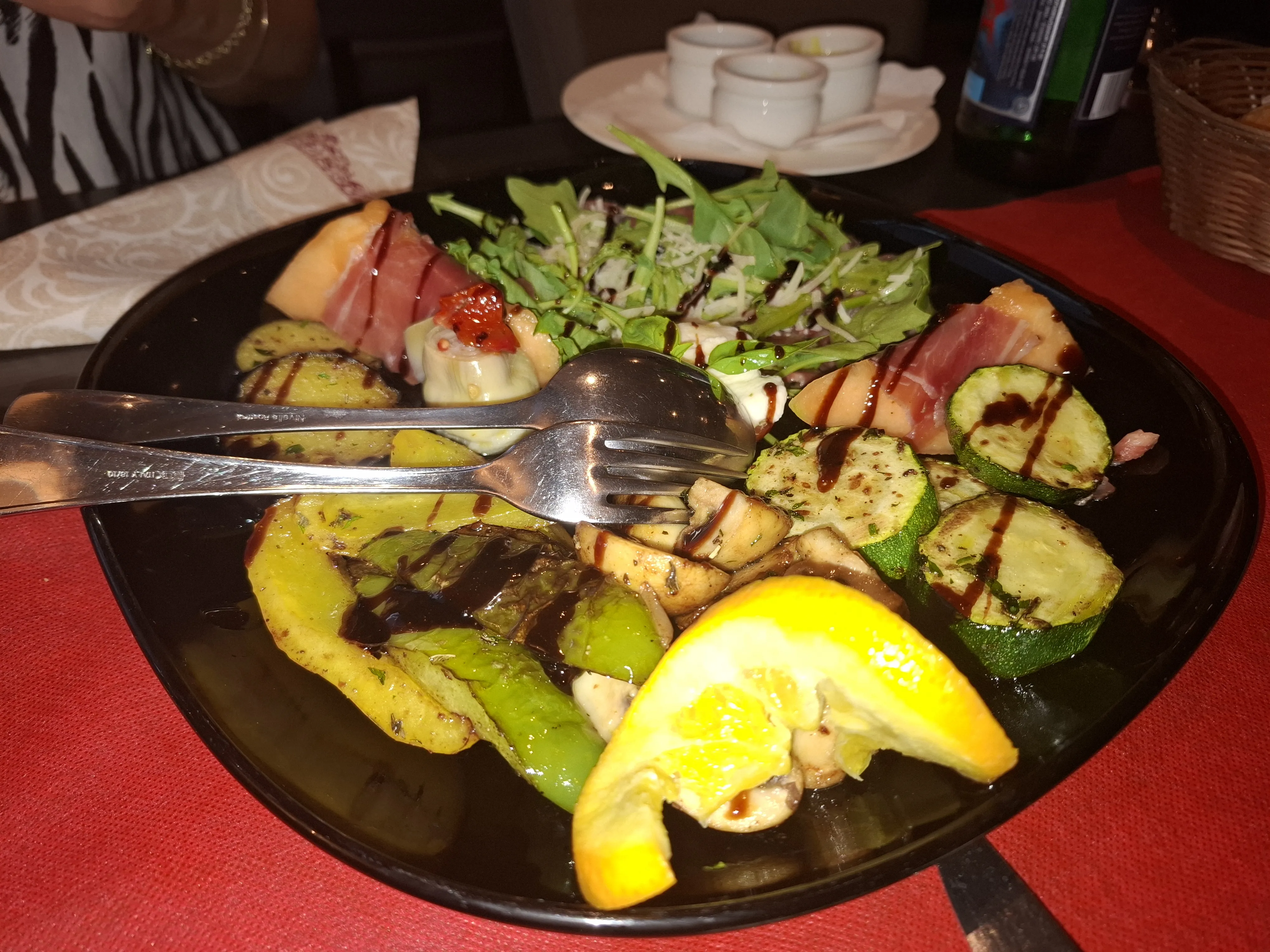 La Grotta - Italienisches Restaurant Im Kreuzgang La Rustica - Italienisches Restaurant auf Singlepilot.com